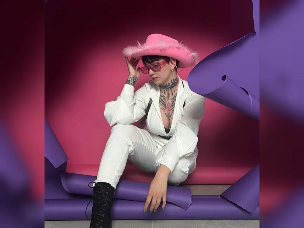 Layla_Nora's Offline Chat Room