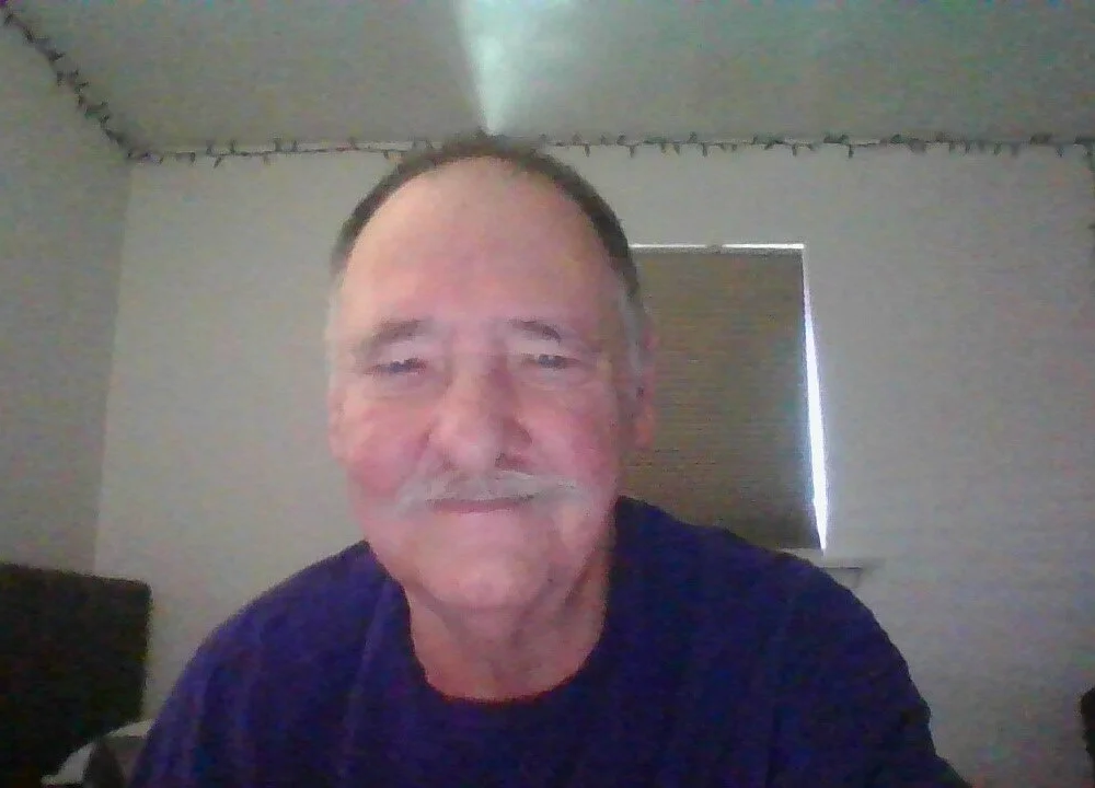 Oldguyinnola's Offline Chat Room
