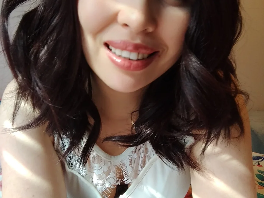 QueenElizabethh's Offline Chat Room