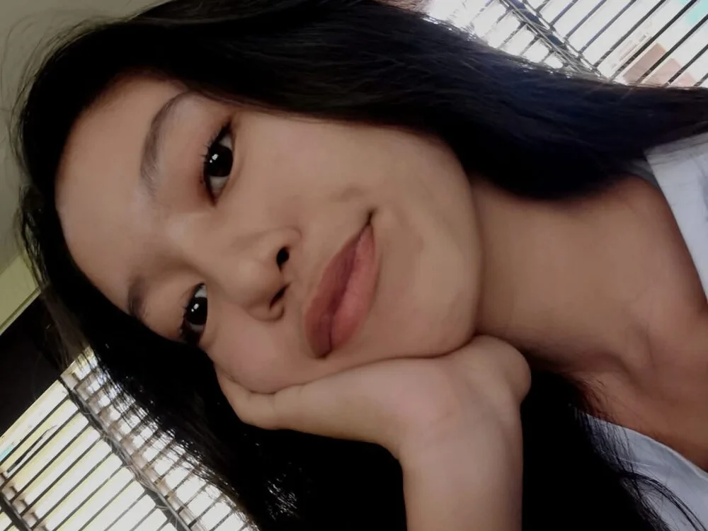 urgirlyflor Obrolan XXX Offline