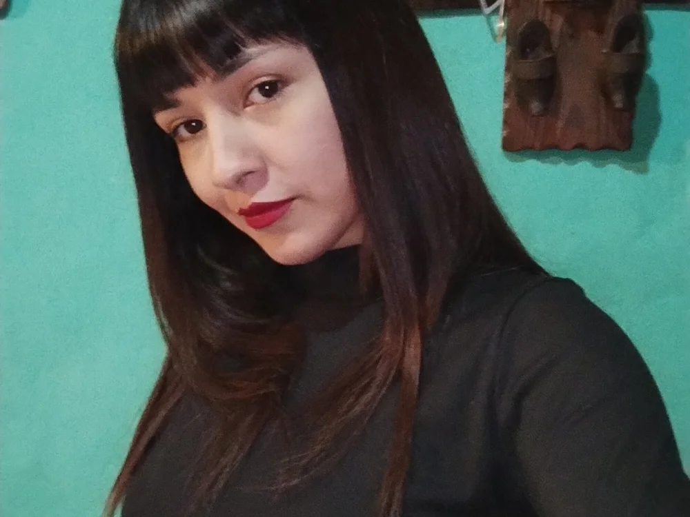 lia2223's Offline Chat Room
