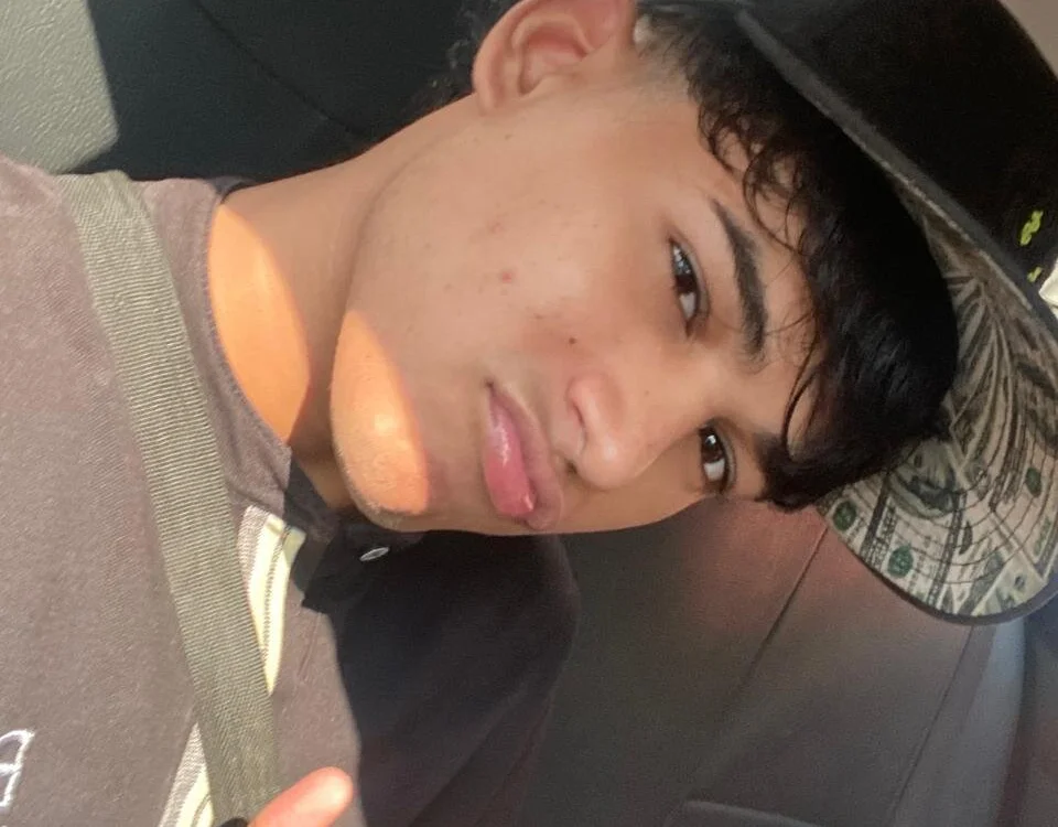 Tayler_Star_ offline chatrum