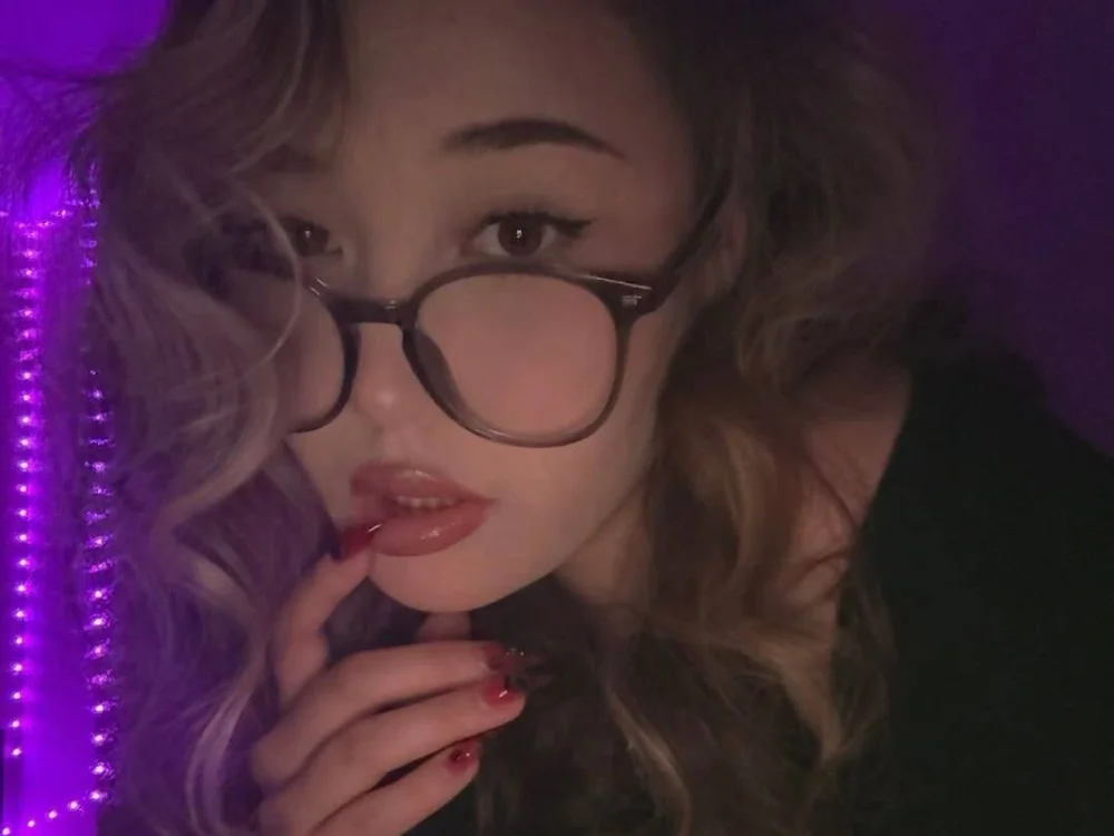 KayJohnson offline XXX-chat