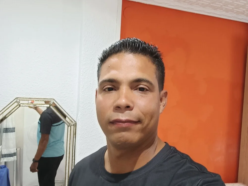 Yeifri35 offline XXX-chat