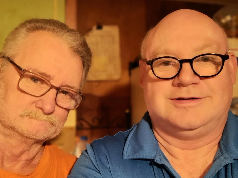 Couple_two_0lder_guys' Offline XXX Chat