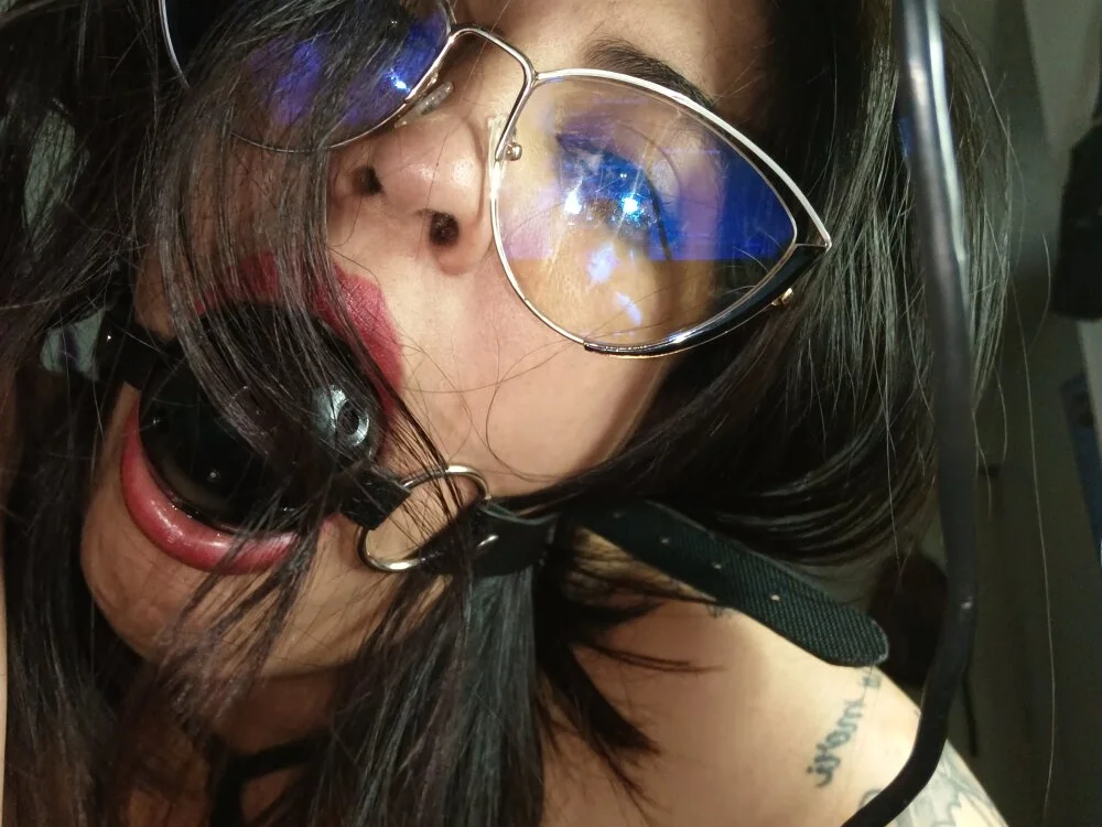 AzaharJaan Adlı Modelin Çevrimdışı XXX Sohbeti