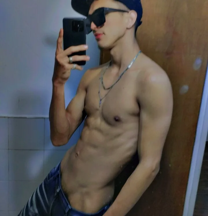 jeremy_scott Offline XXX-Chat