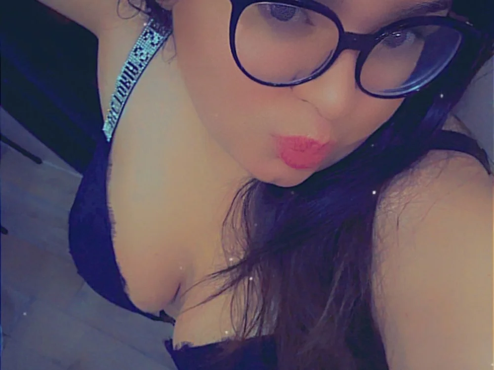 Anaisseduction's Offline Chat Room