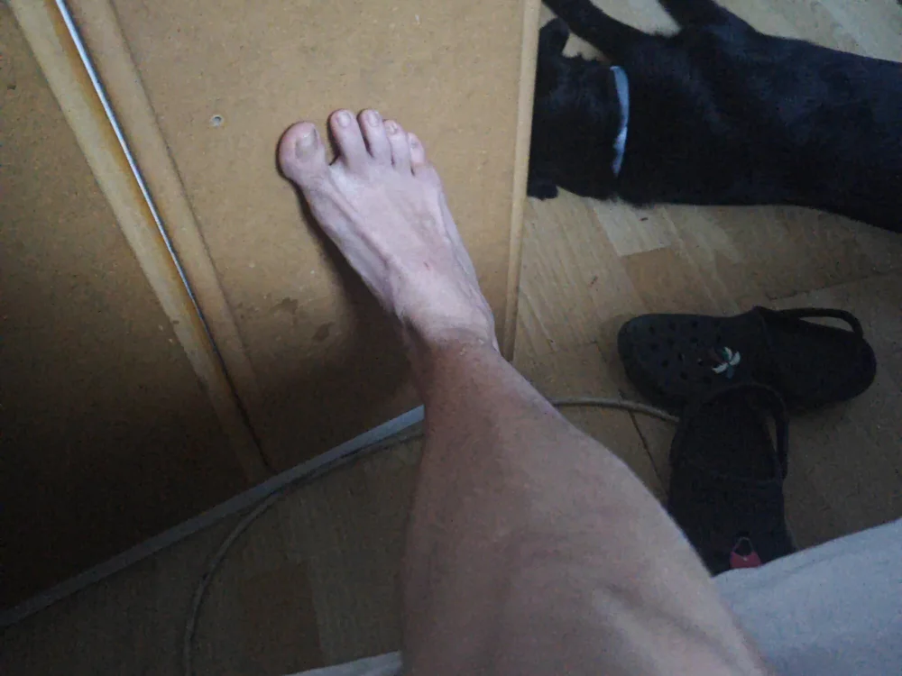 feetsweet96's Offline Chat Room