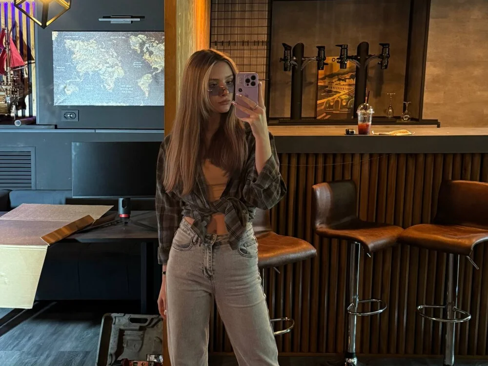 Suzie_Q69's Offline XXX Chat