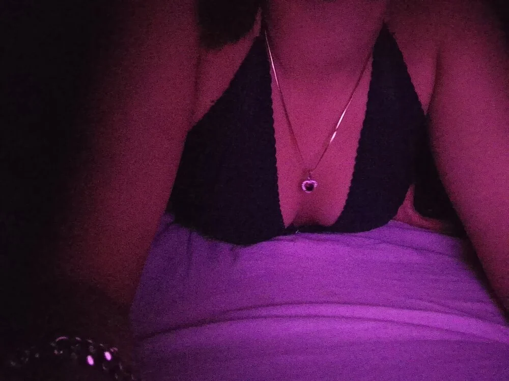 XXX chat uživo modela Shorty_Girlfriend