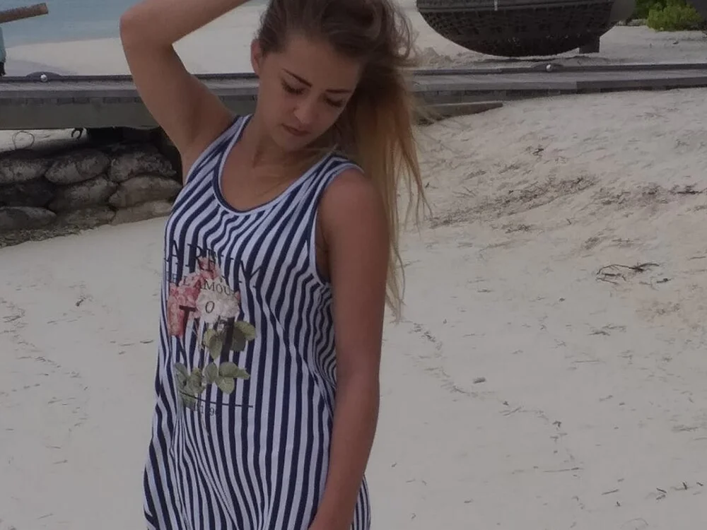 Risky_julia2330 离线XXX聊天