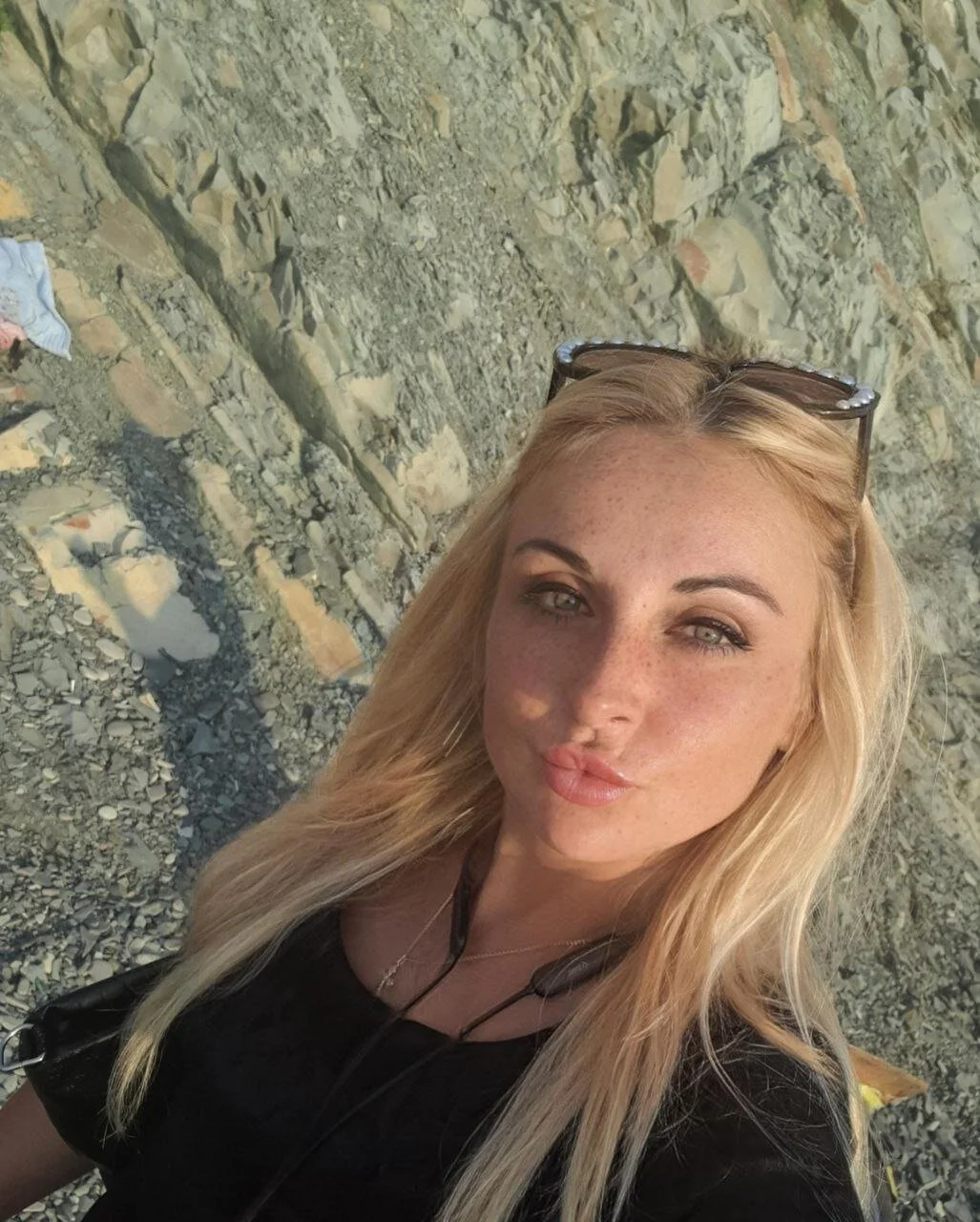 LauraRivera_ cover photo