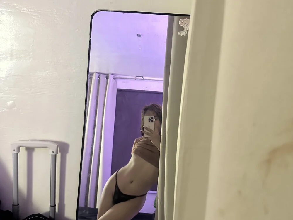 Lilly_cruz Offline XXX-chat