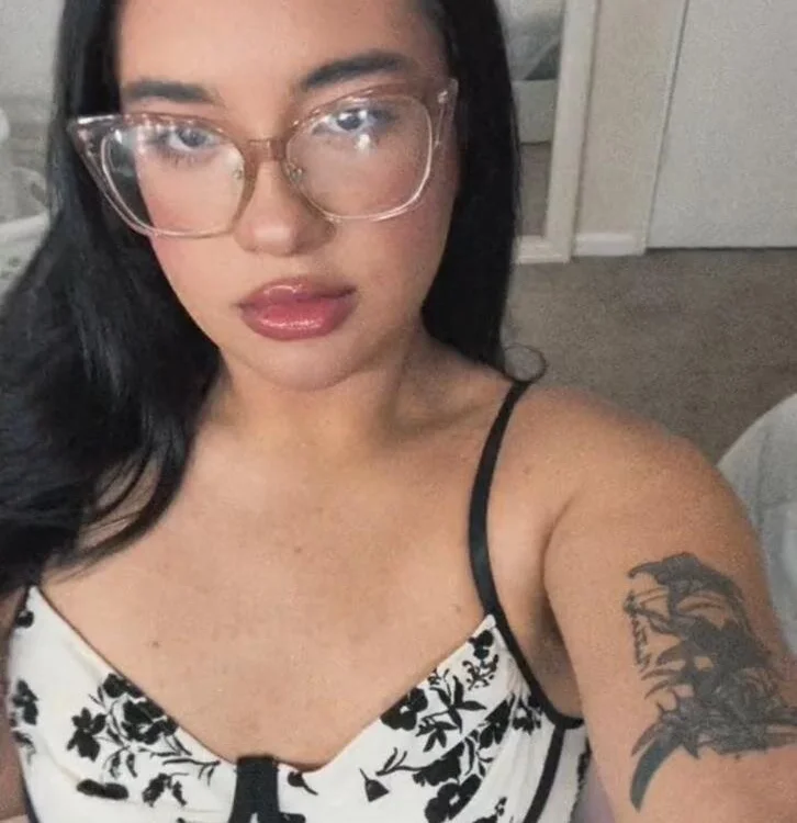 Luna_Harrison's Offline Chat Room