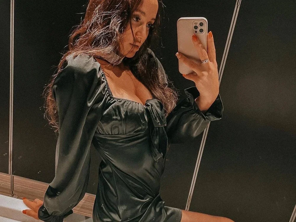 Lina_Ewans offline chatrum