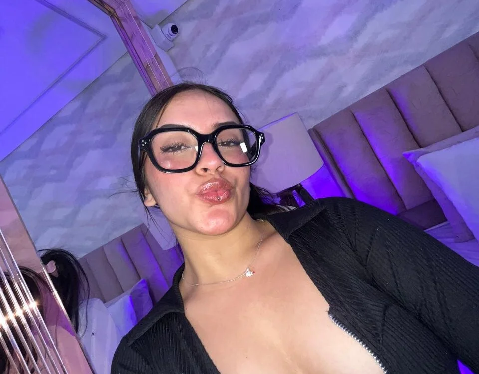 im_miaadoll Offline XXX Chat