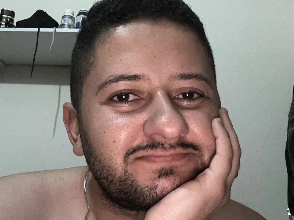 Randy_Escobar69's Offline Chat Room