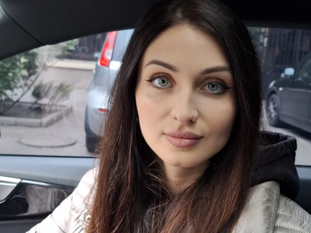 Alina3573's Offline Chat Room