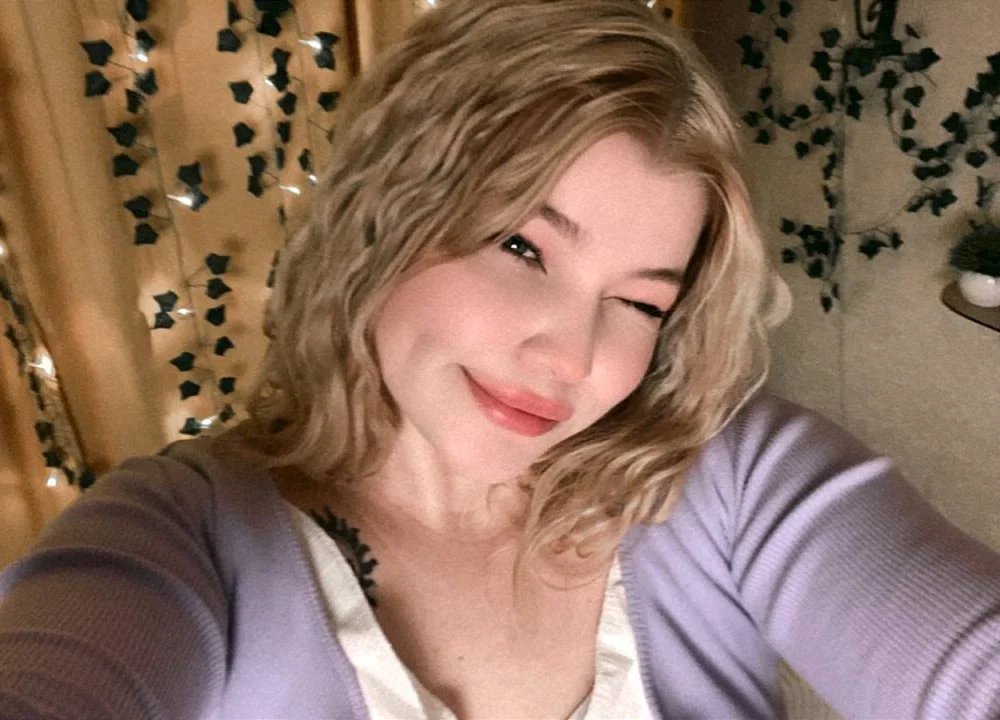 Bratz_Chloe_'s Offline Chat Room
