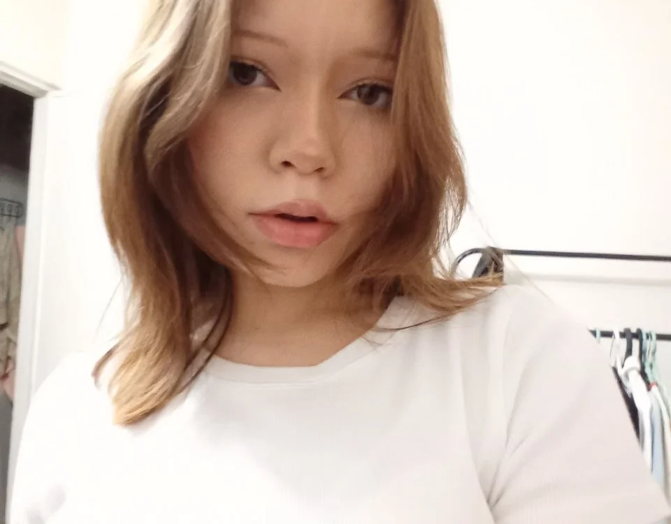 ElwynaBuoy's Offline XXX Chat