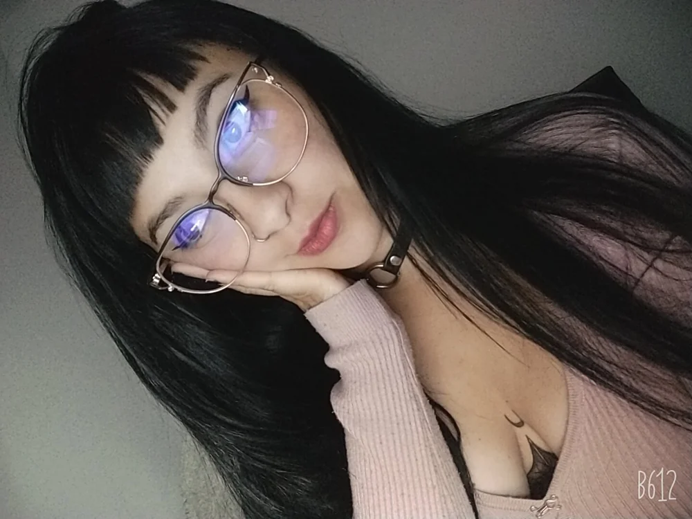 Lucia_Dcarton's Offline XXX Chat