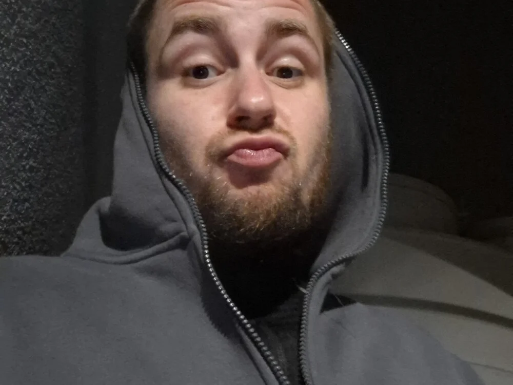 Vladyslav30 Obrolan XXX Offline