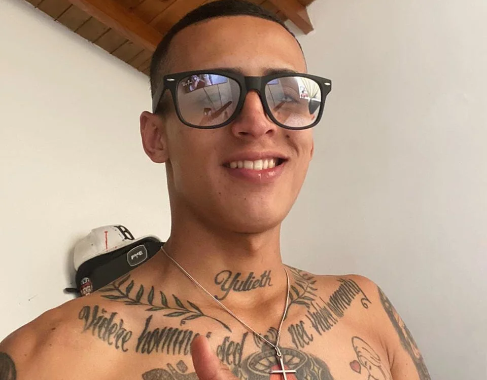 Huuking_96's Offline Chat Room