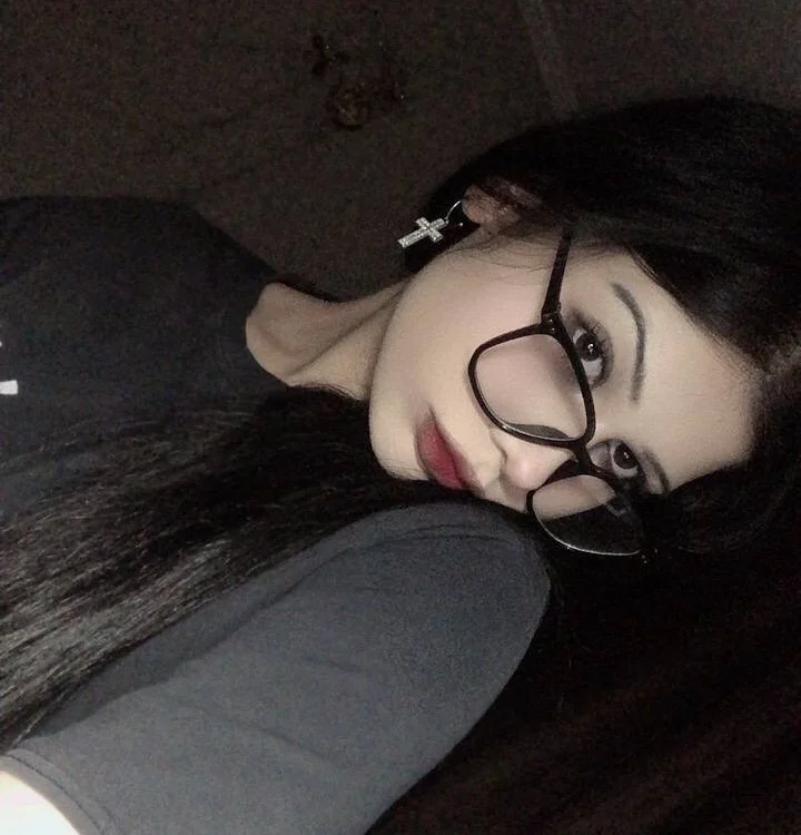 bigassgothh offline XXX-chat