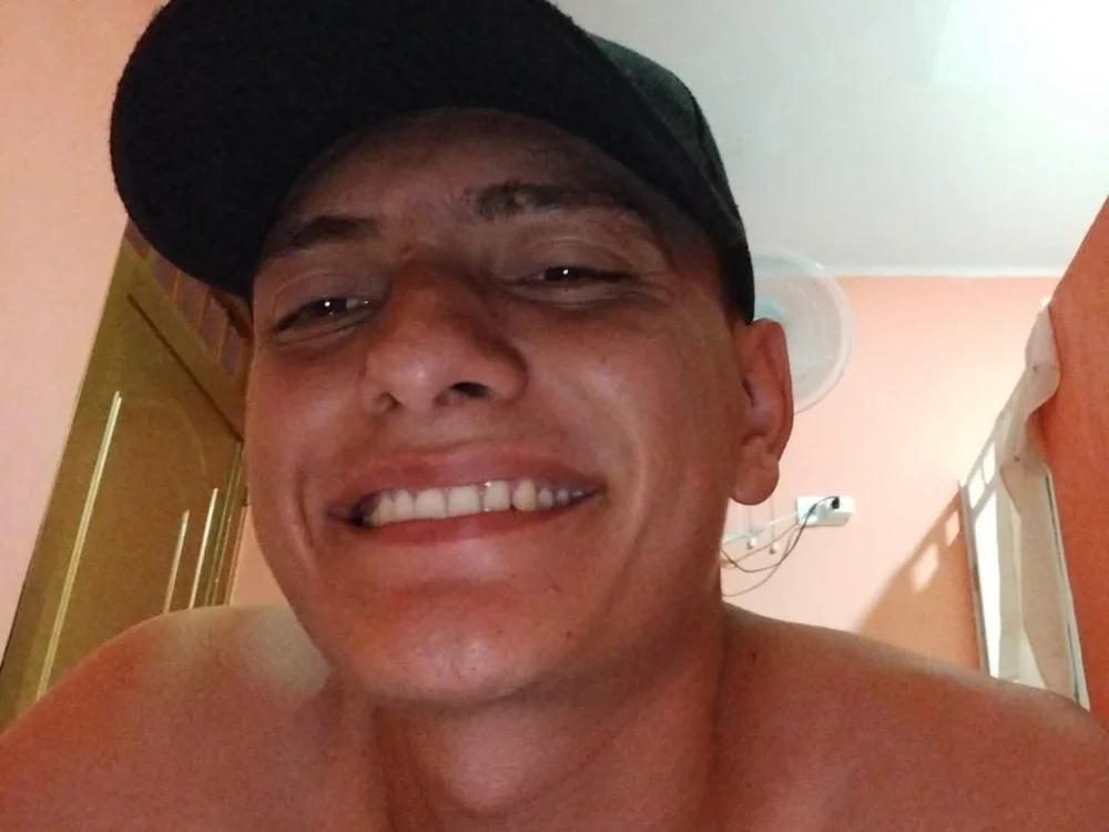 fabianmanchola Offline XXX-chat