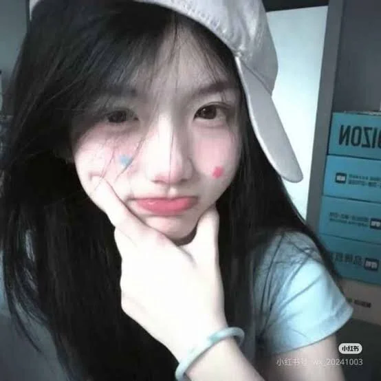 Eunn18's Offline XXX Chat