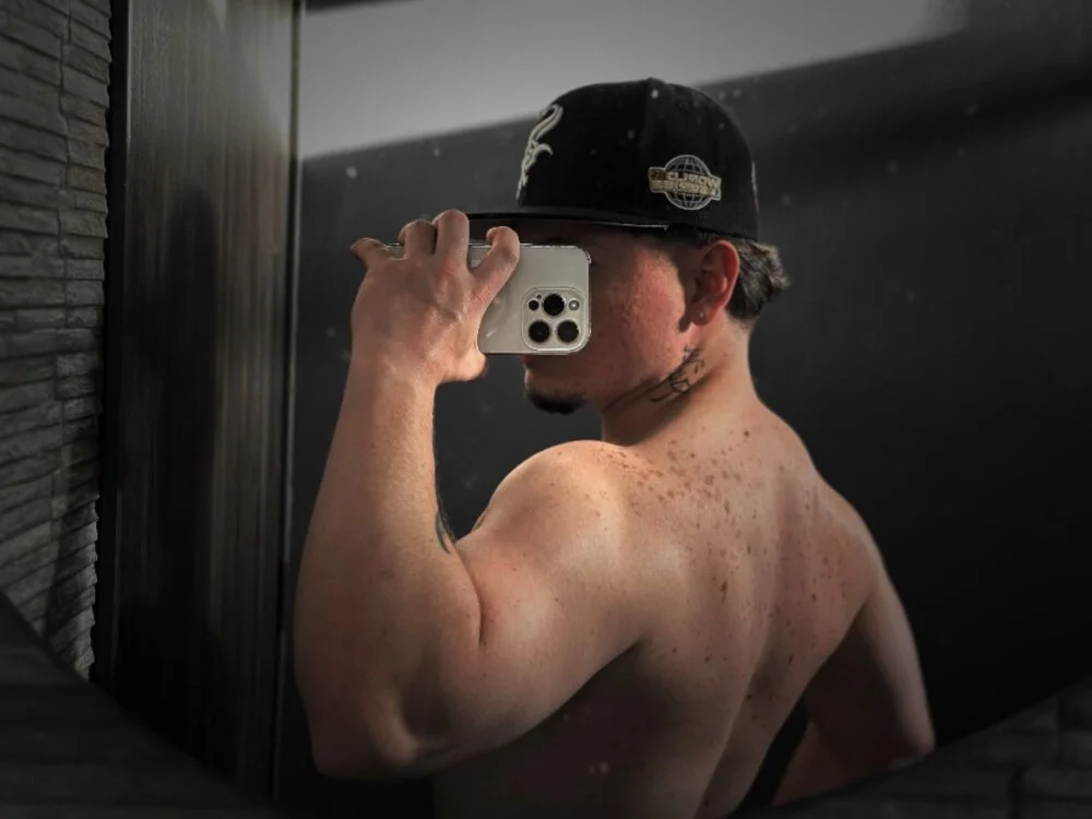 Chat +18 de Leoo_Miller ao vivo