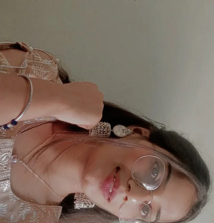 Radhika_14