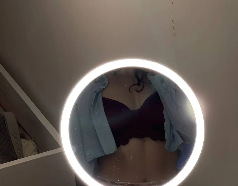 MonroeLinger_'s most recent online preview