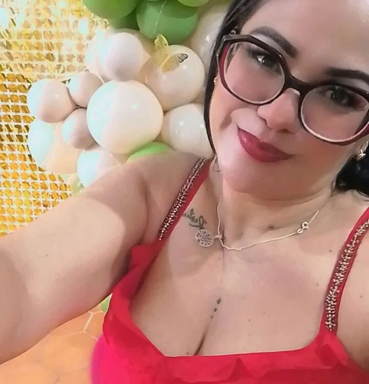Dafne_77 Adlı Modelin Çevrimdışı XXX Sohbeti