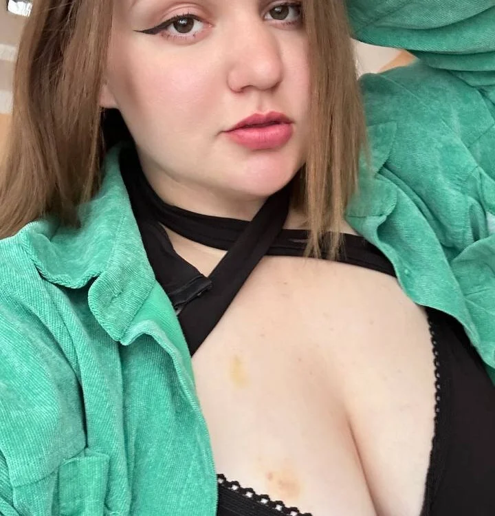 Amy_Hall Adlı Modelin Çevrimdışı XXX Sohbeti