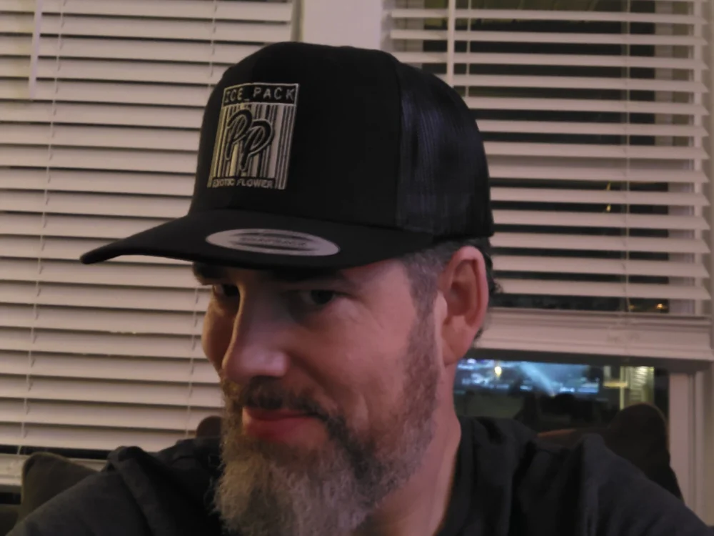 DickInYaaa's Offline Chat Room