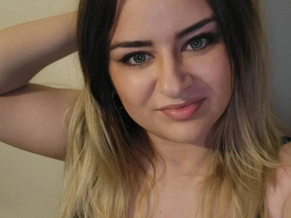 EllaDaisyX's Offline Chat Room