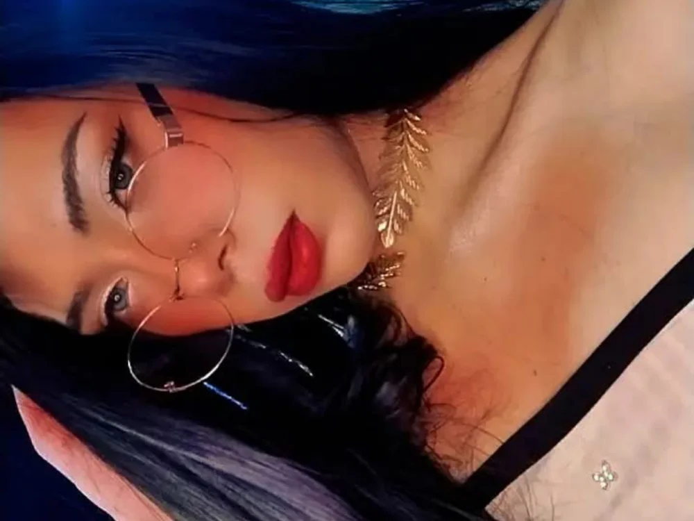 frany_wolf_'s Offline XXX Chat