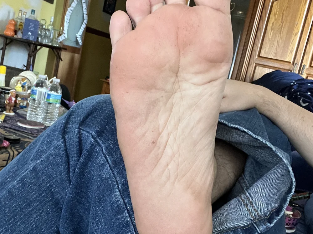 footmaster08420's Offline Chat Room