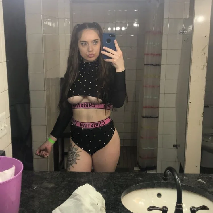 ivyjasmine's Offline Chat Room