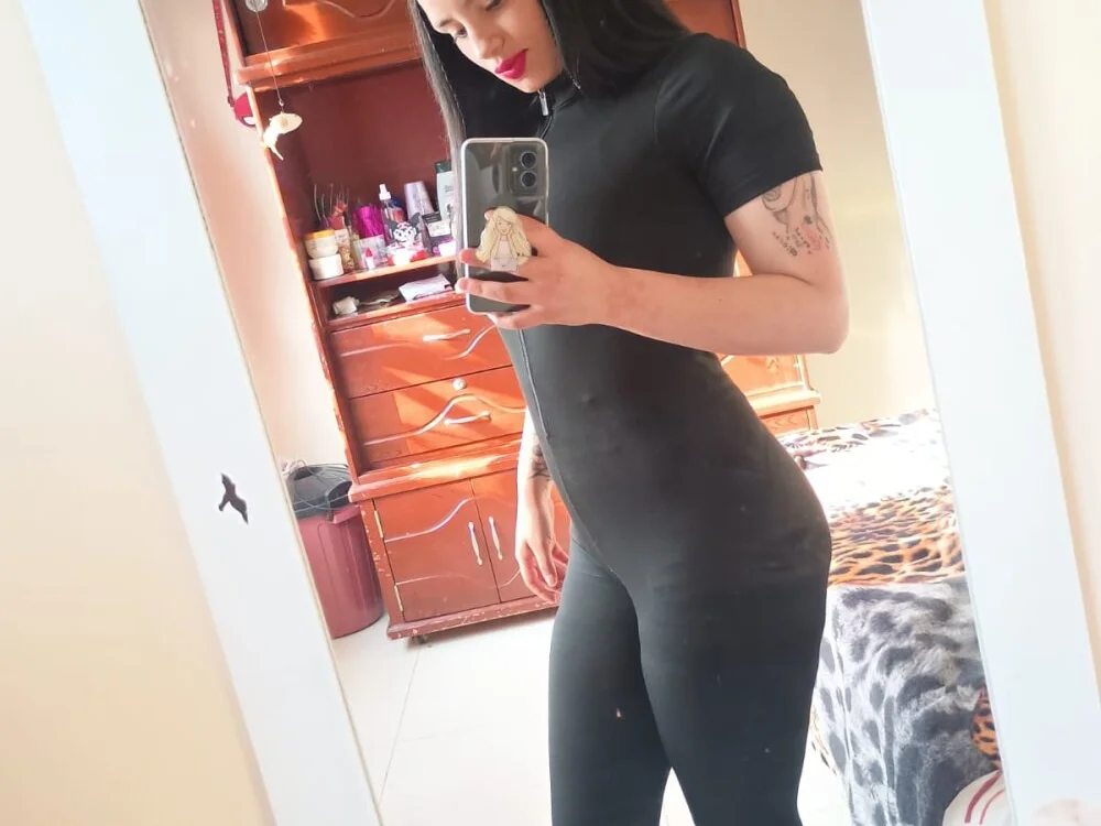 emmmaa_moon's Offline XXX Chat