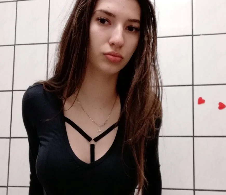 KateAngelx's Offline Chat Room