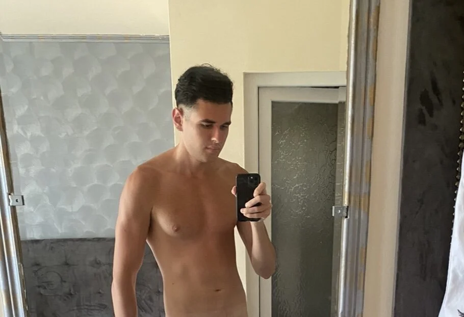 Colehottie's Offline Chat Room