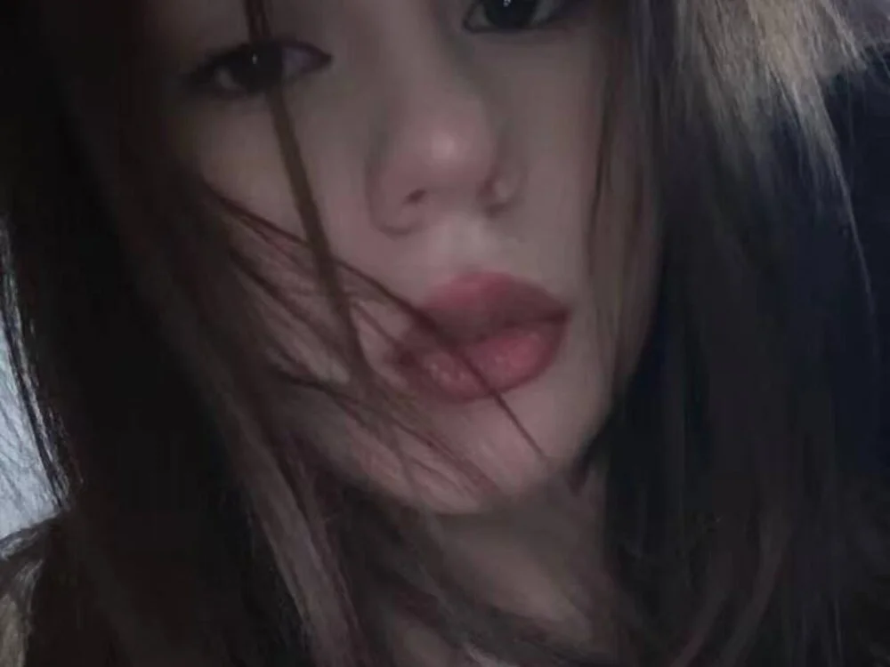 Offline XXX chat modela GenaWoessner