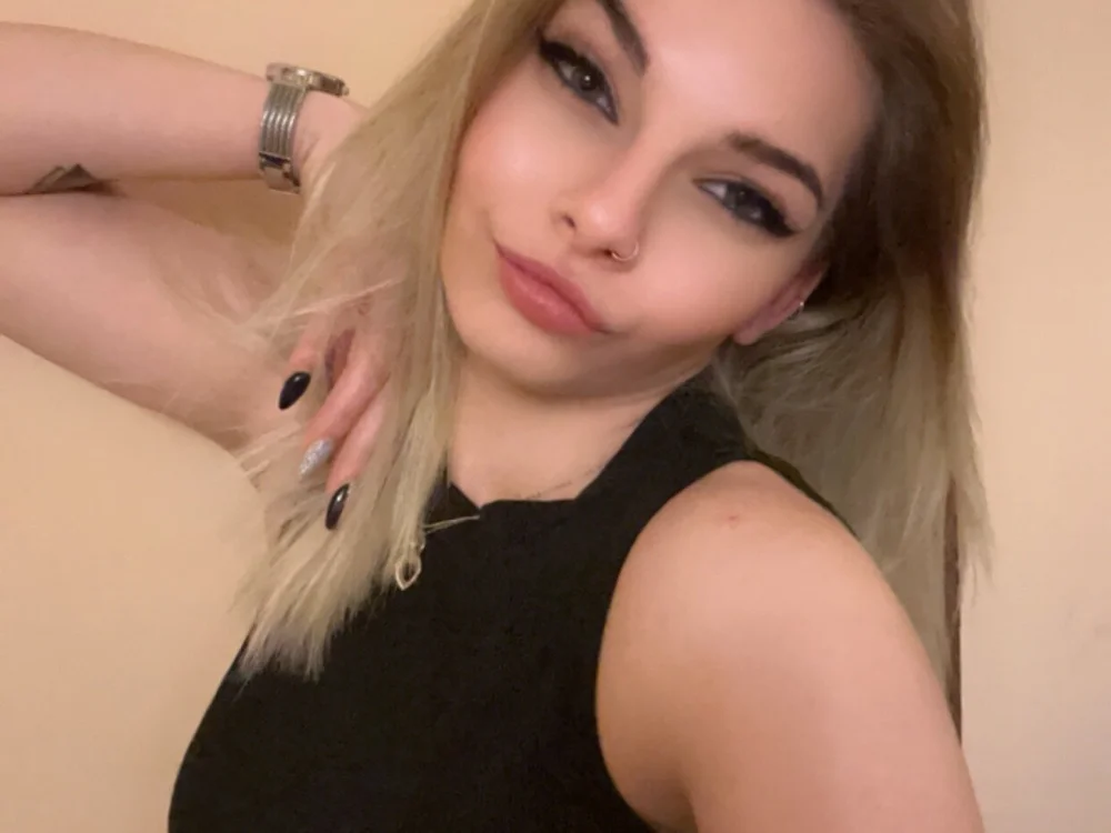 Vanda_Lust's Offline Chat Room