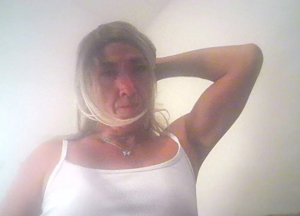 5issy5lut's Offline XXX Chat