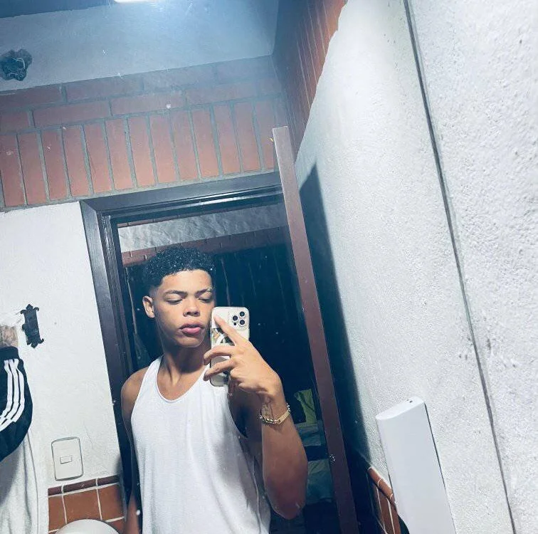 WHITHET_BOYS' Offline XXX Chat