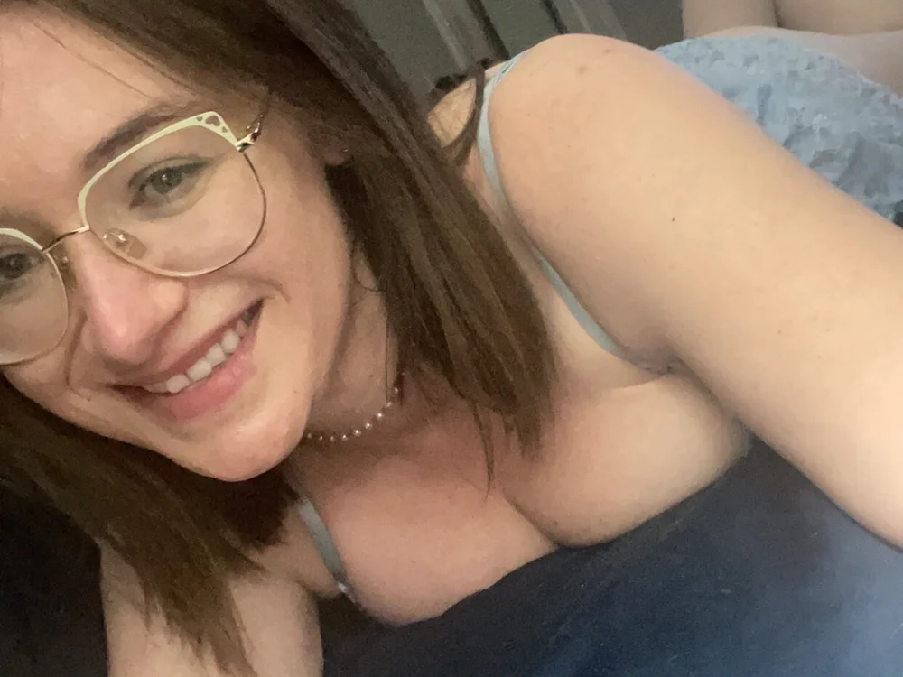 NaughtyNerdyWifey's Offline XXX Chat