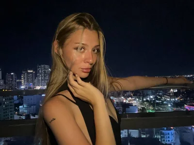 AngilaElvey Female White Free Cam Nude
